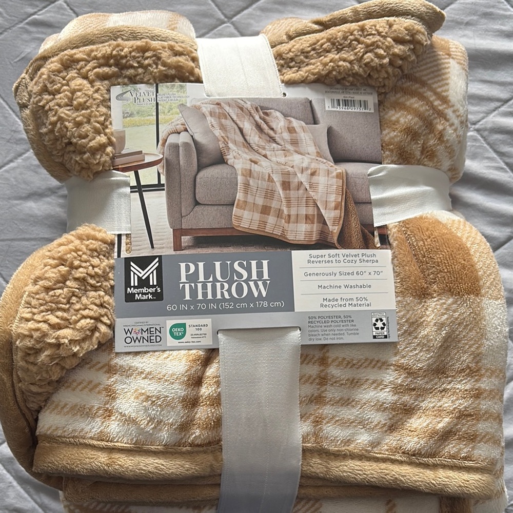 Plush Throw Blanket - Tan and White